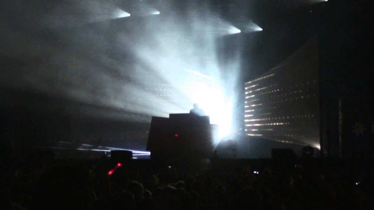 KAVINSKY (OUTRUN LIVE) @ Rock en seine Paris 24 08 2014 - full light show