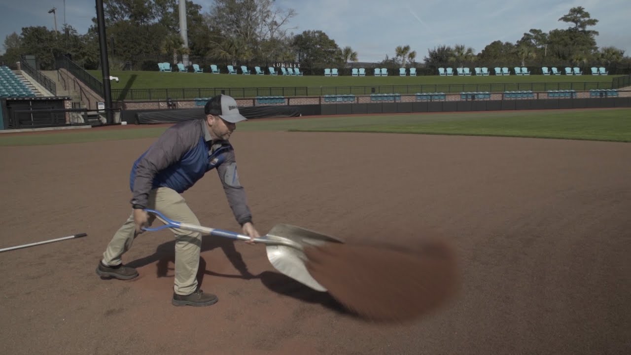 How to Properly Spread Topdressing and Conditioners on Your Ballfield