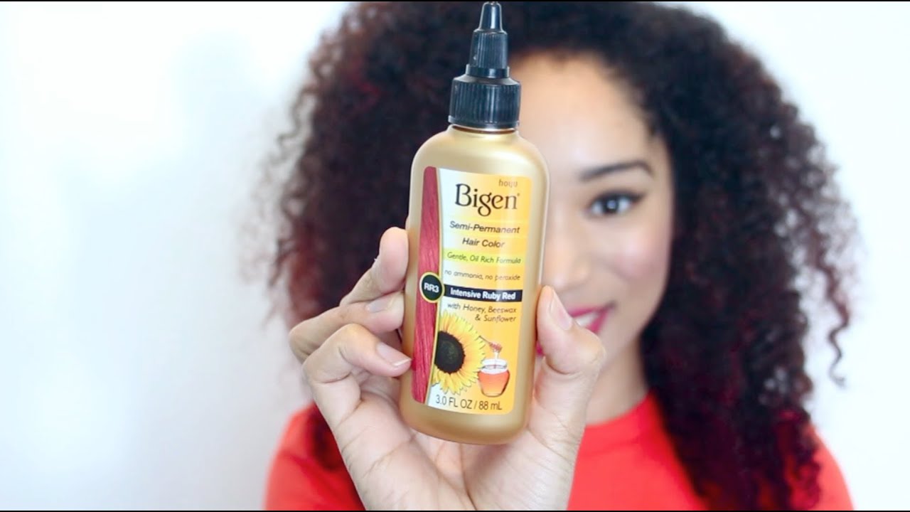 Nikki Colors Her Curls