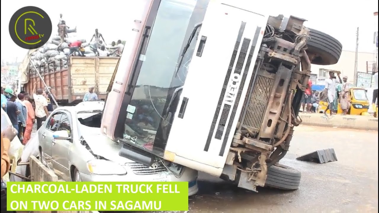 Two drivers narrowly escapes death in Sagamu as a charcoal-laden truck fell on the parked cars.