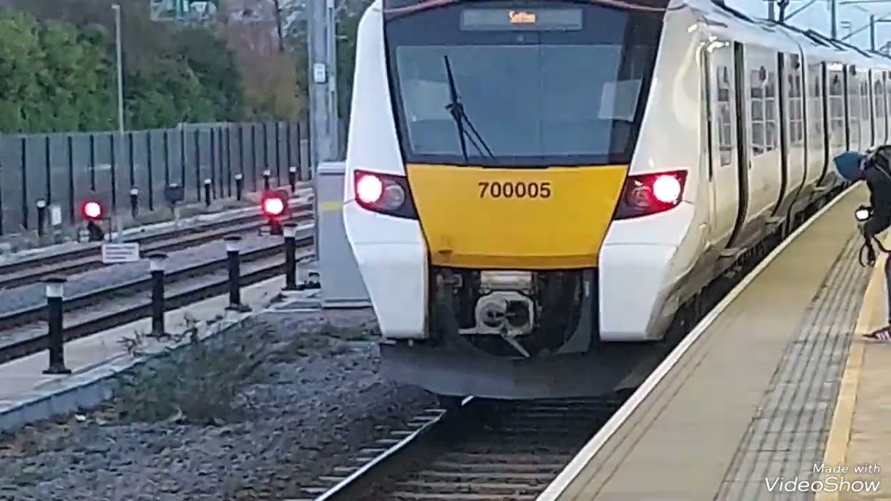 Trains At - Brent Cross West 11/12/23