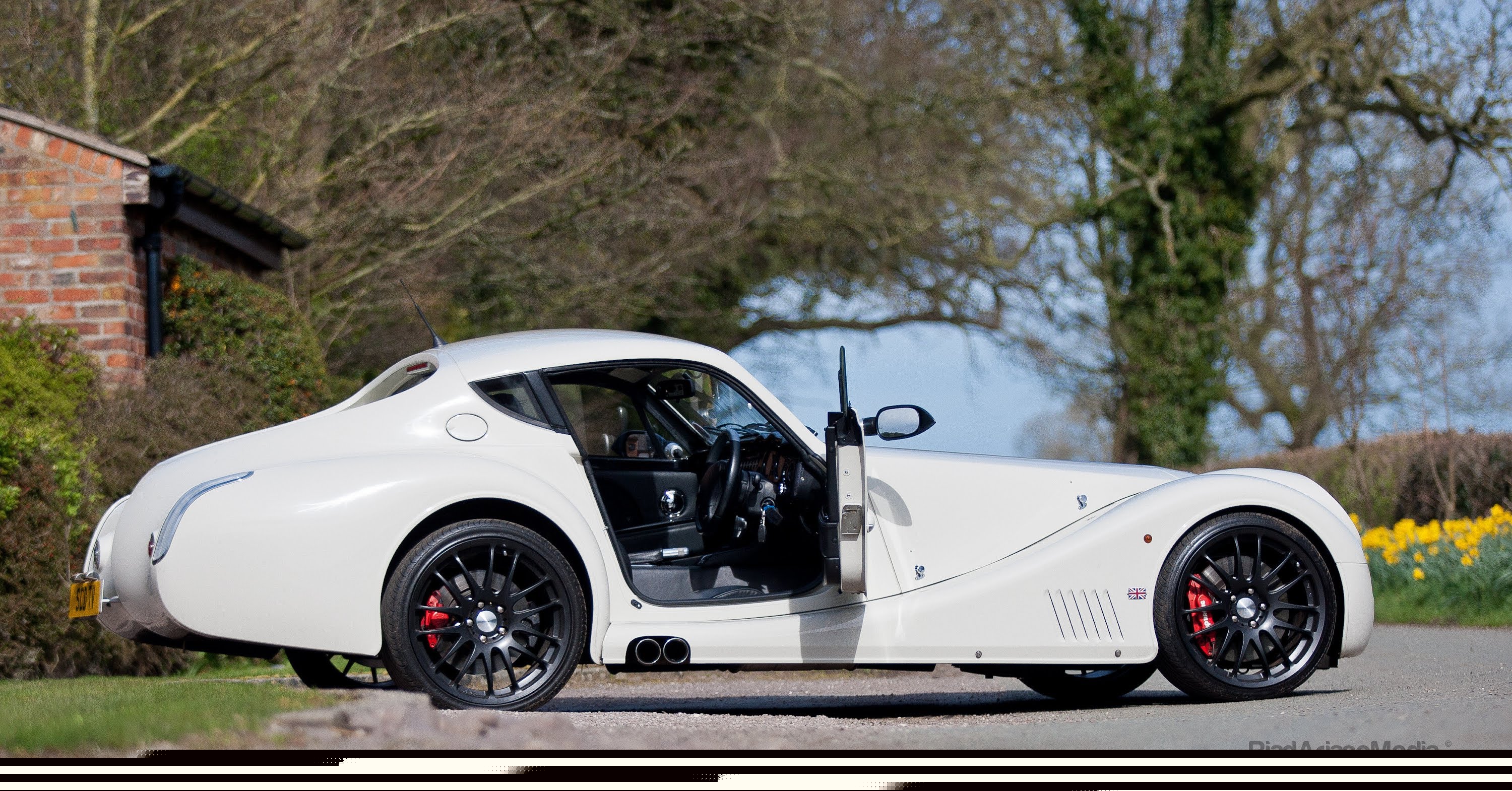 DRIVE: Morgan Aero Coupe - Epic V8 sound