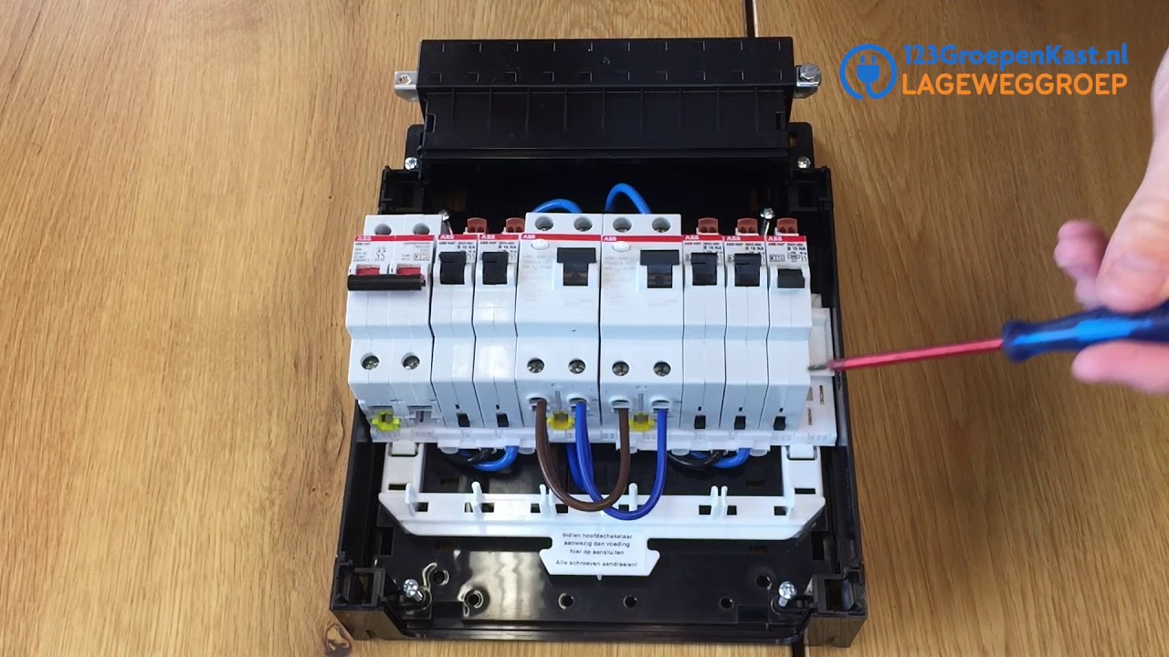 ABB Busboard automaat Inklikken / uitnemen - Hoe Installeer je een ABB Busboard? 123GroepenKast.nl