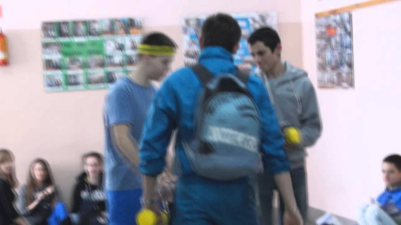 Poradnik licealisty: 'Jak przetrwać w pierwszej klasie?'.