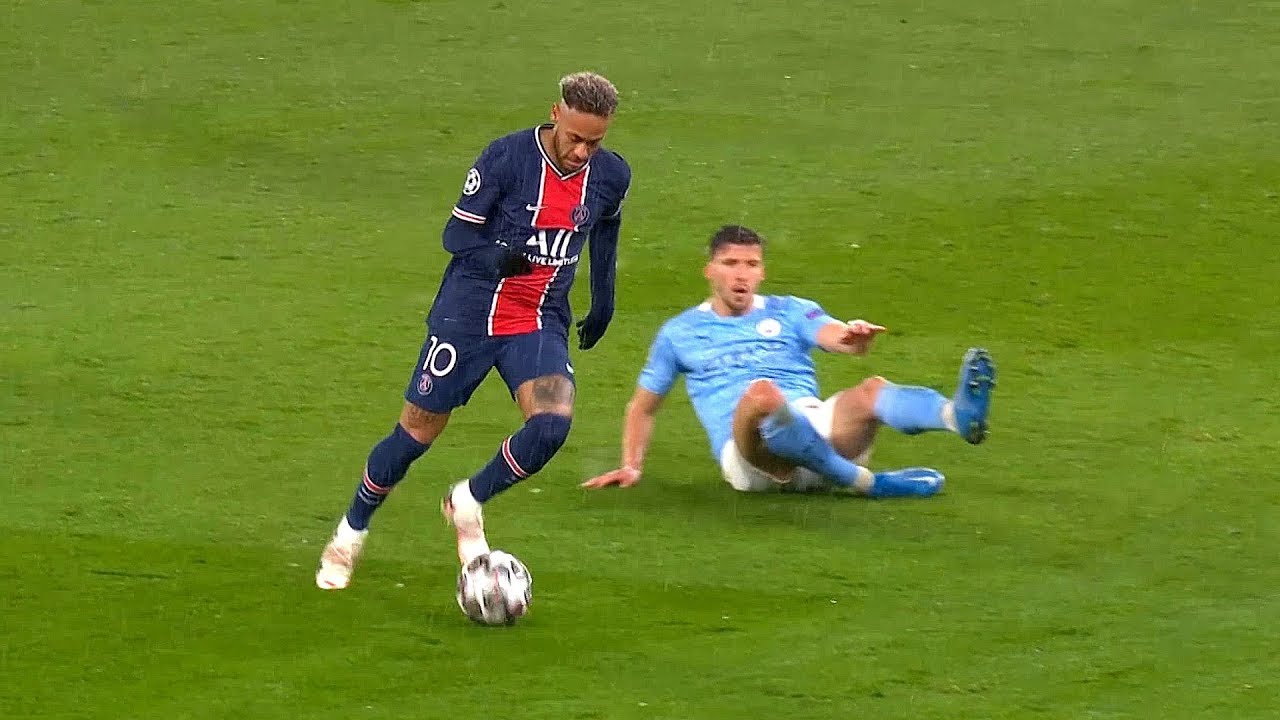 Only Neymar Can Humiliate Defenders Like That