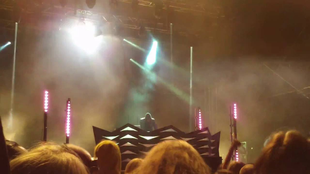 Perturbator - Disco Inferno & She Is Young... & Technoir (Live @ Brutal Assault 21)