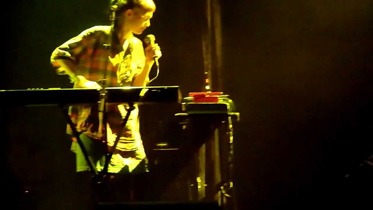 Grimes - Nightmusic LIVE HD (2011) Los Angeles Wiltern