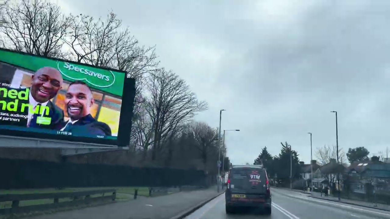 在英国伦敦开车