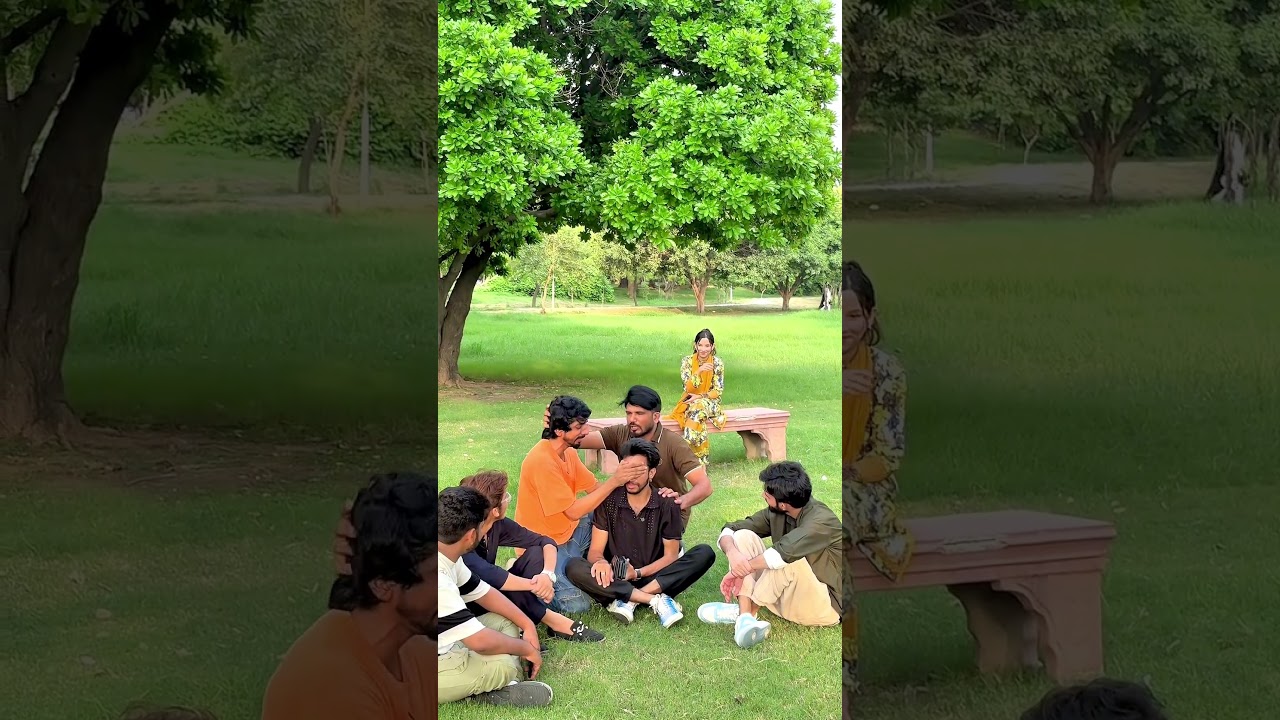 Aankhon per hath rakhkar ladke k sath prank kar diya 🤣😂 #funny #prankvideo #comedy #shortvideos