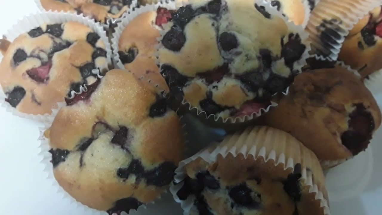 Blueberry Strawberry Muffins 10 to 15 in the oven Easy Recipe