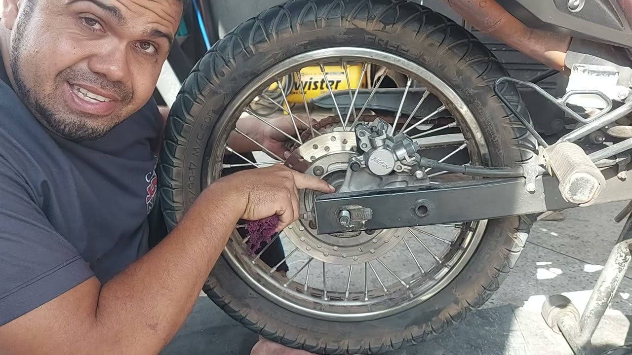 como tirar roda traseira com freio a disco
