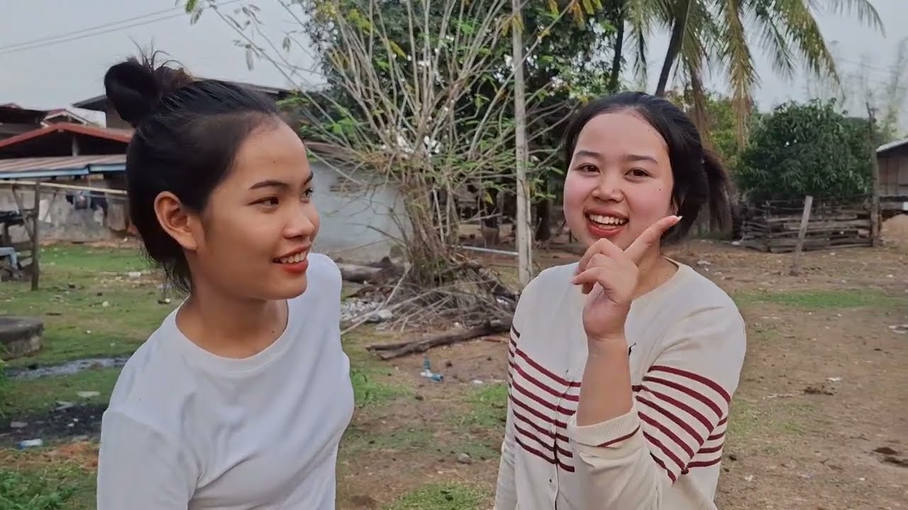 ￼ กินข้าวบ้านสาวลาว ก่อนเดินทางกลับ สาวแขวงสะหวันนะเขต น้องล่า น้องพัชรา