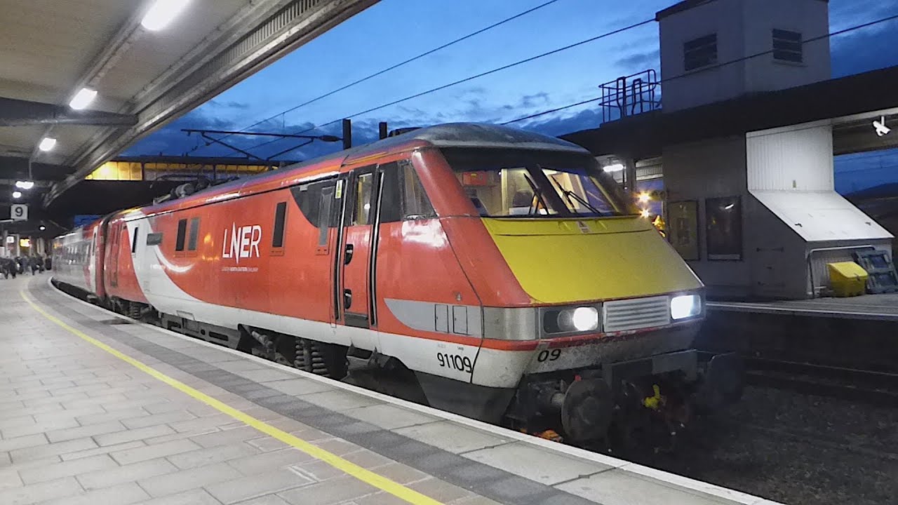 LNER Class 91 91109 at York (17/11/19)