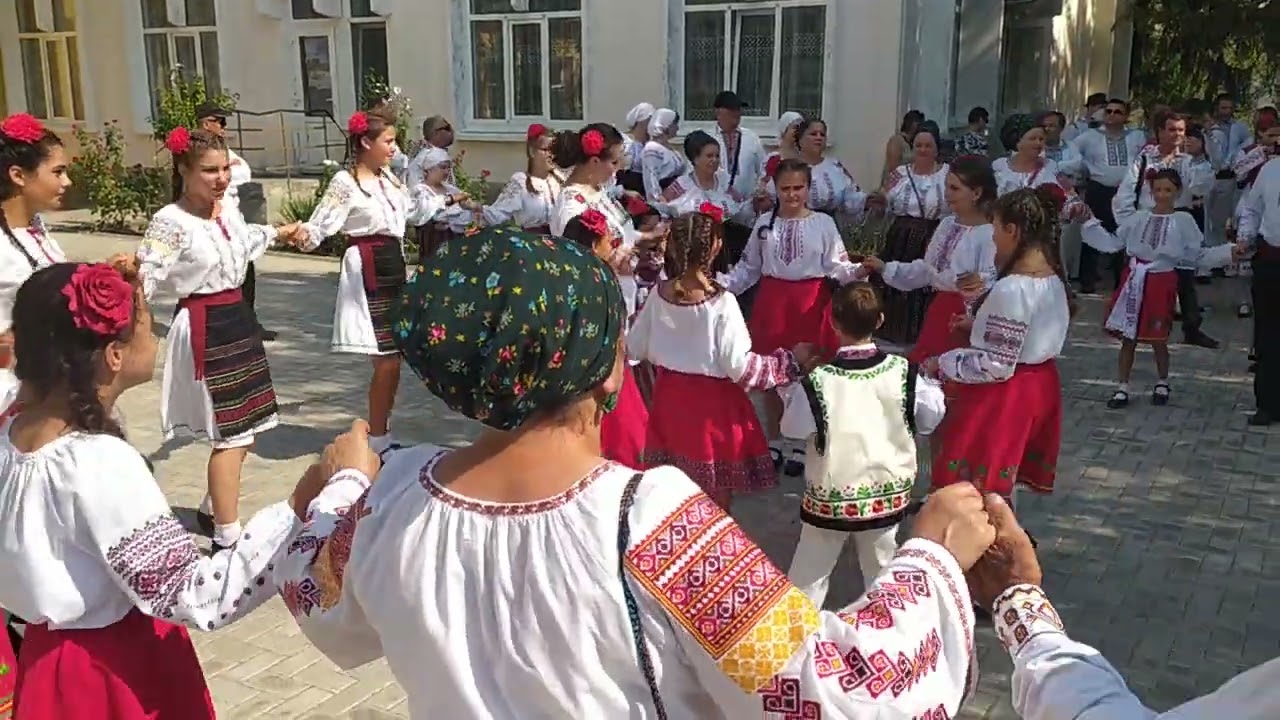 Hora de început. Festivalul Regional ,,De la neam la neam”, s. Cociulia, 18.08.2024