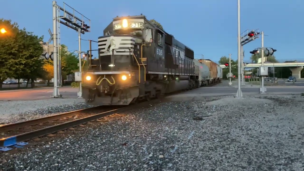 K5LLA horn on a SD40E on NS L10 return job by Limestone St- Springfield, OH