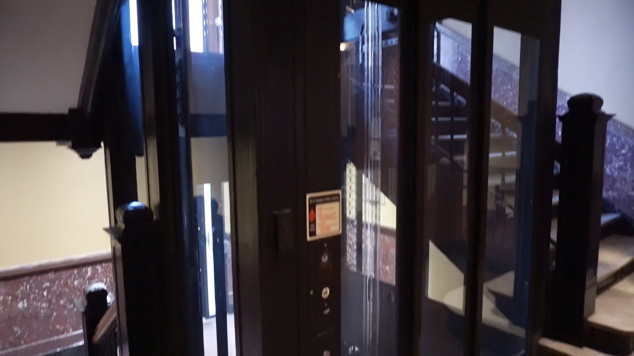Original 1970s Westinghouse inground hydraulic elevator @ Landmark Center, Saint Paul, MN