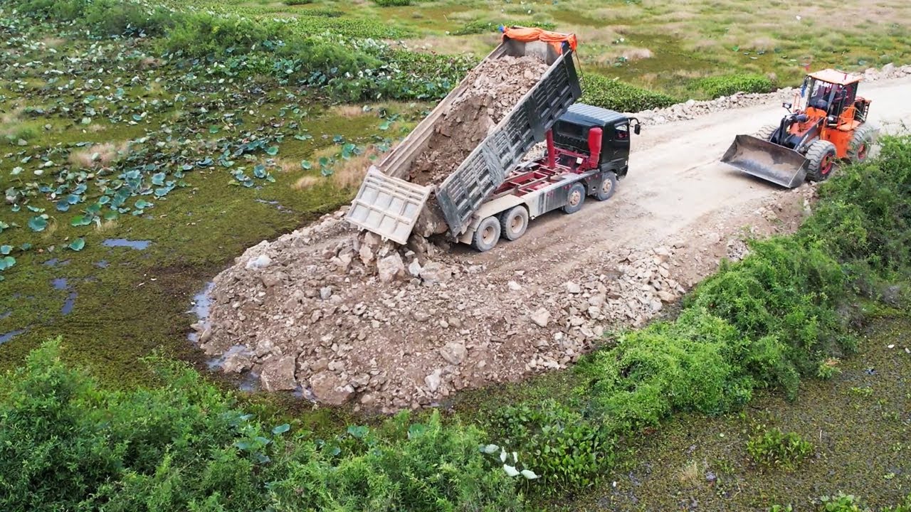 Wonderful Great Job Landfill Save Energy Wheel Loader Pushing Rock Into Water
