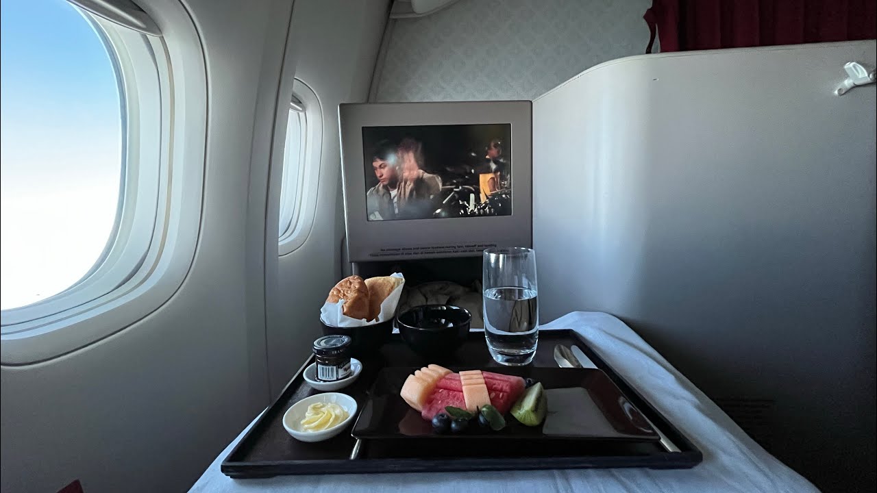 Garuda Business Class GA88 Jakarta-Amsterdam + Lounge at Soekarno-Hatta T3/ Schiphol [Bahasa]