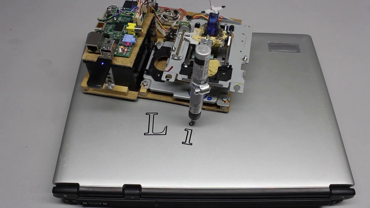 Plotter aus zwei alten CD-Laufwerken, einem Servo und einem Raspberry Pi