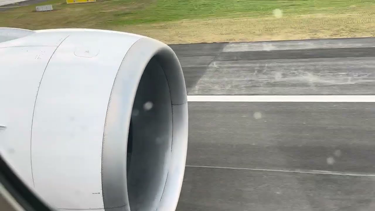 AF24 777-300 taking off from runway 27L at CDG