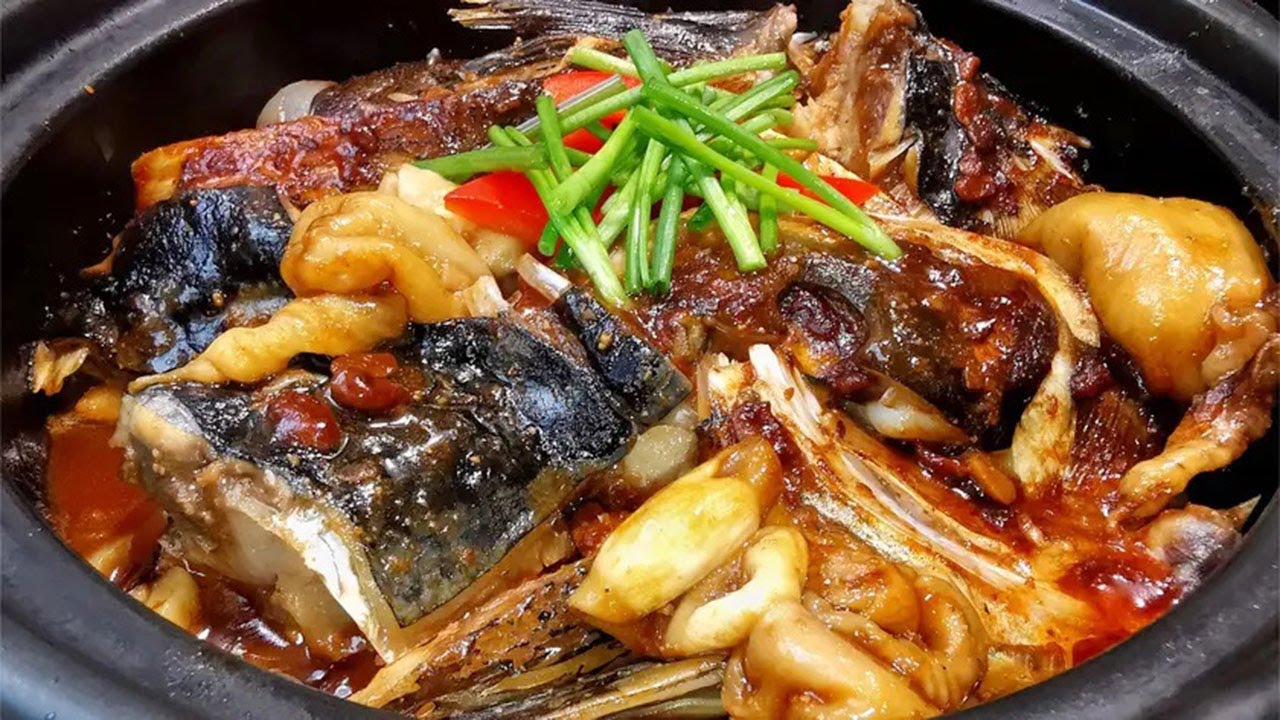 广东名菜&ldquo;生啫鱼头煲&rdquo;做法！不用煎，不加水，果然名不虚传【猫王张小厨】