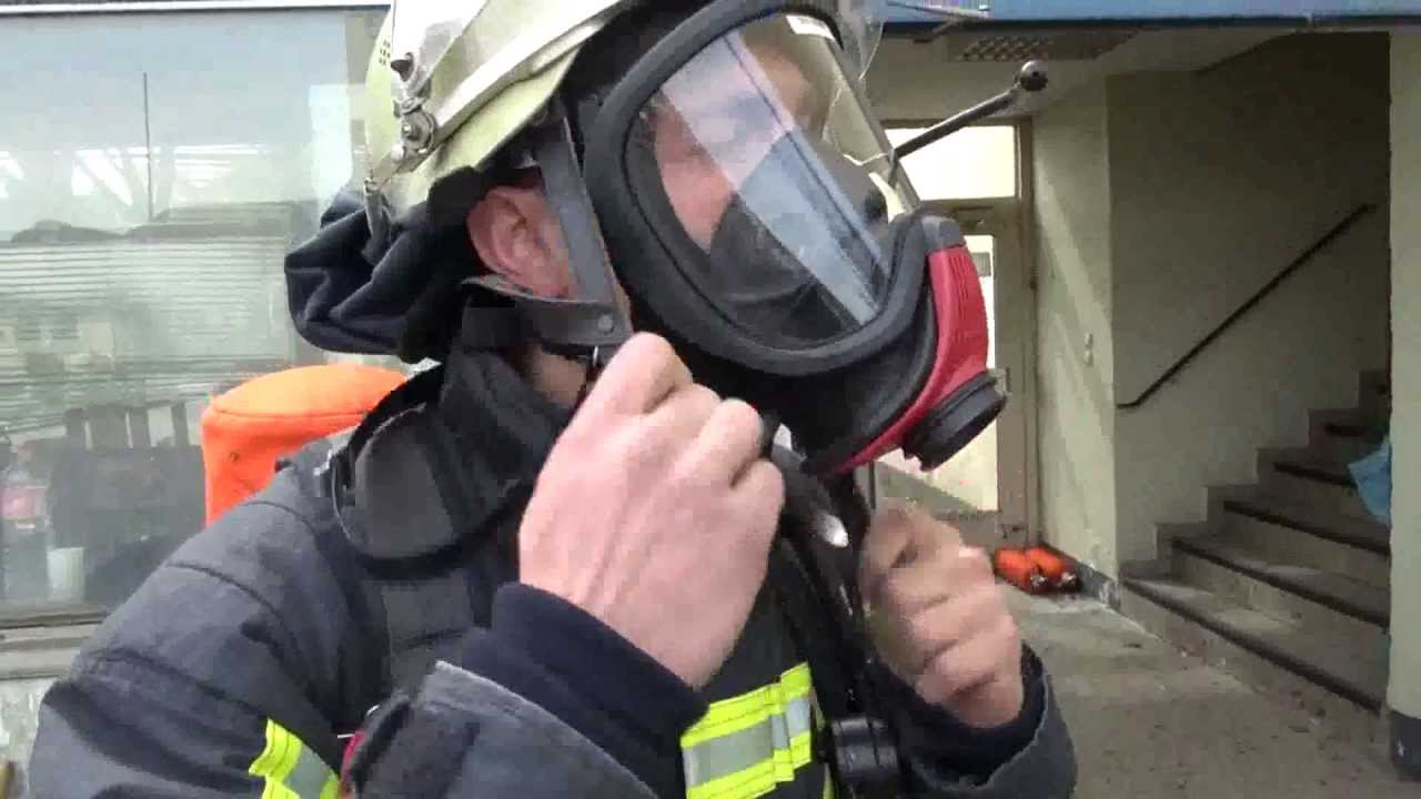 Feuerwehr Duisburg   Atemschutz Notfall Training einer Wachabteilung