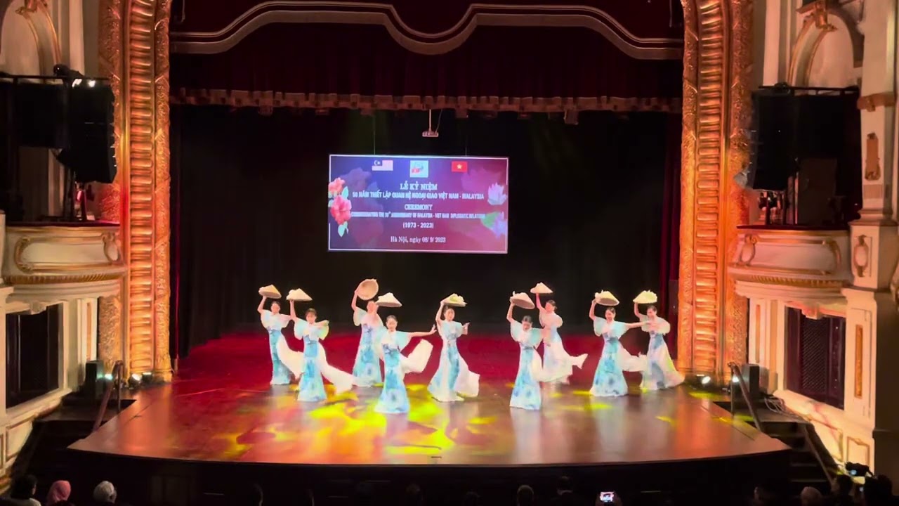 Múa Việt Nam trong tôi là - Le Thanh Tran dance