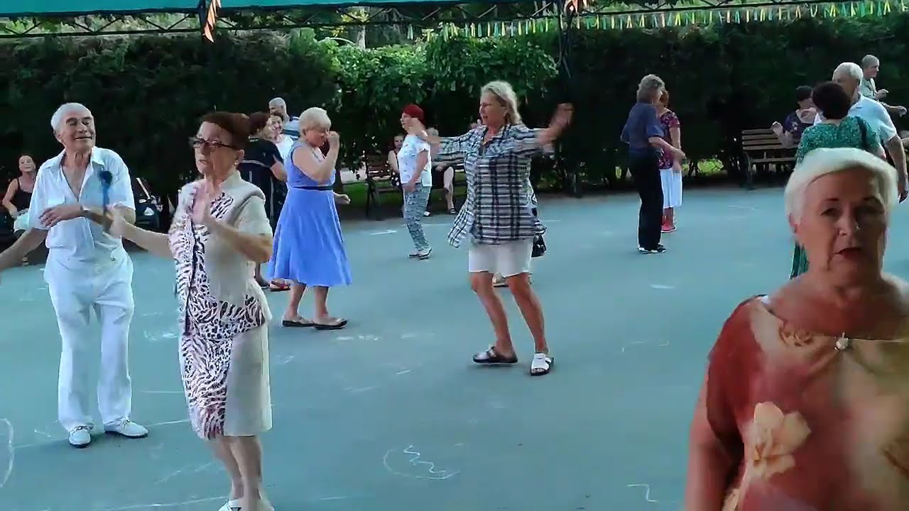 Танцы 🕺🕺🕺 в парке Горького Одесса Июль 2021