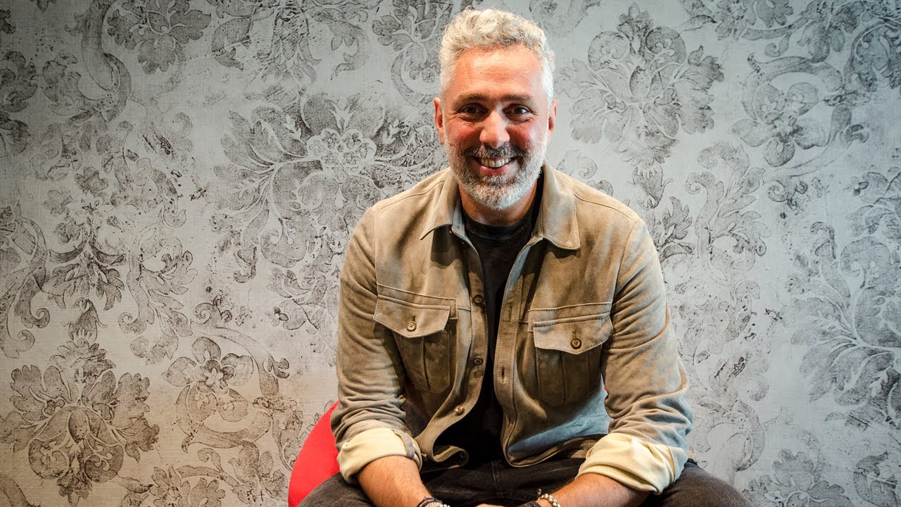 AUF DEM ROTEN STUHL | Roland Trettl &uuml;ber FIRST DATES, Erfolg, Ungl&uuml;ck & das Pferd