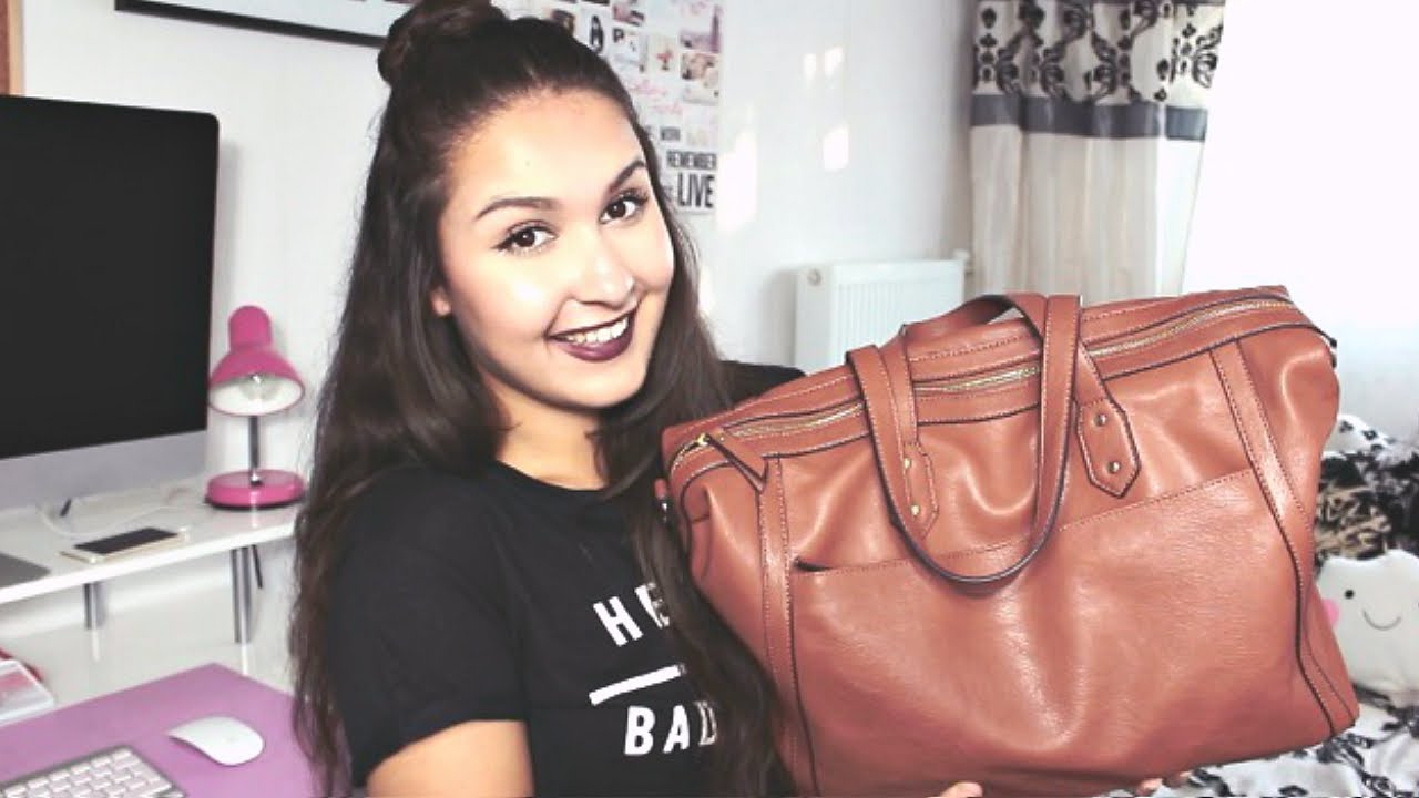 WHAT'S IN MY SCHOOL BAG ! TheDollBeauty