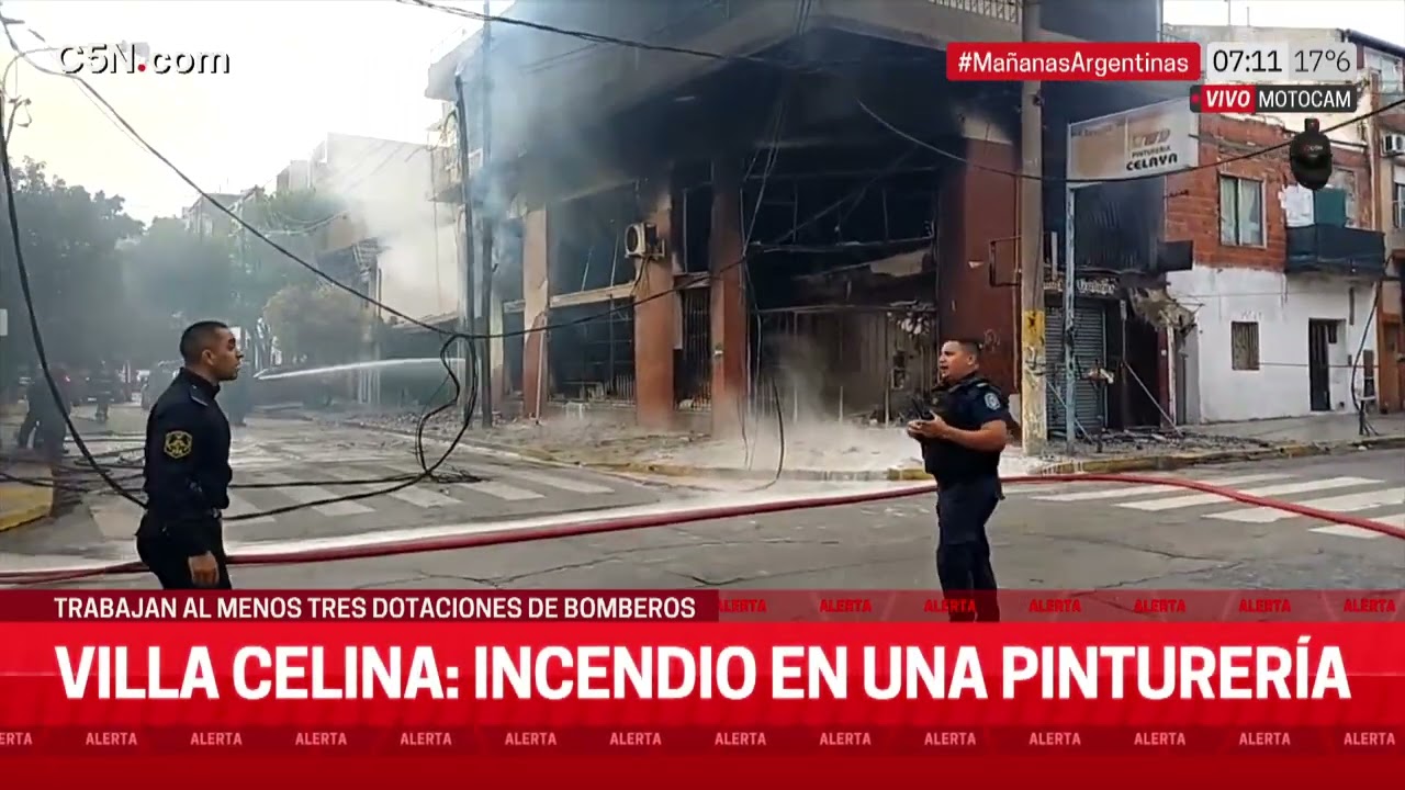 INCENDIO en una PINTURERÍA en VILLA CELINA: TRES DOTACIONES de BOMBEROS TRABAJAN en la ZONA