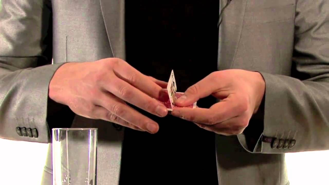 Goocheltruc kaart laten balanceren (goochelen) - Leuke trucs deel 6 met Robin Matrix