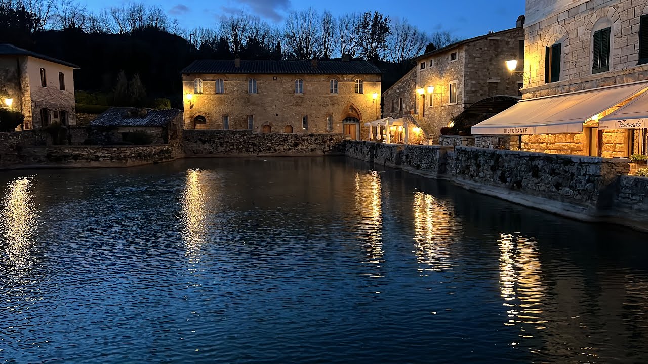 Bagno Vignoni in moto 
