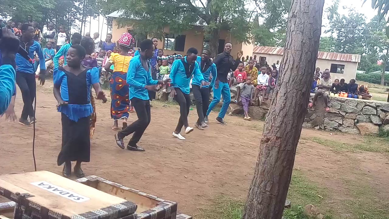 Aic nyambaya wakihudum ktk mkutano wa vijana pastoret ya kakubilo geita