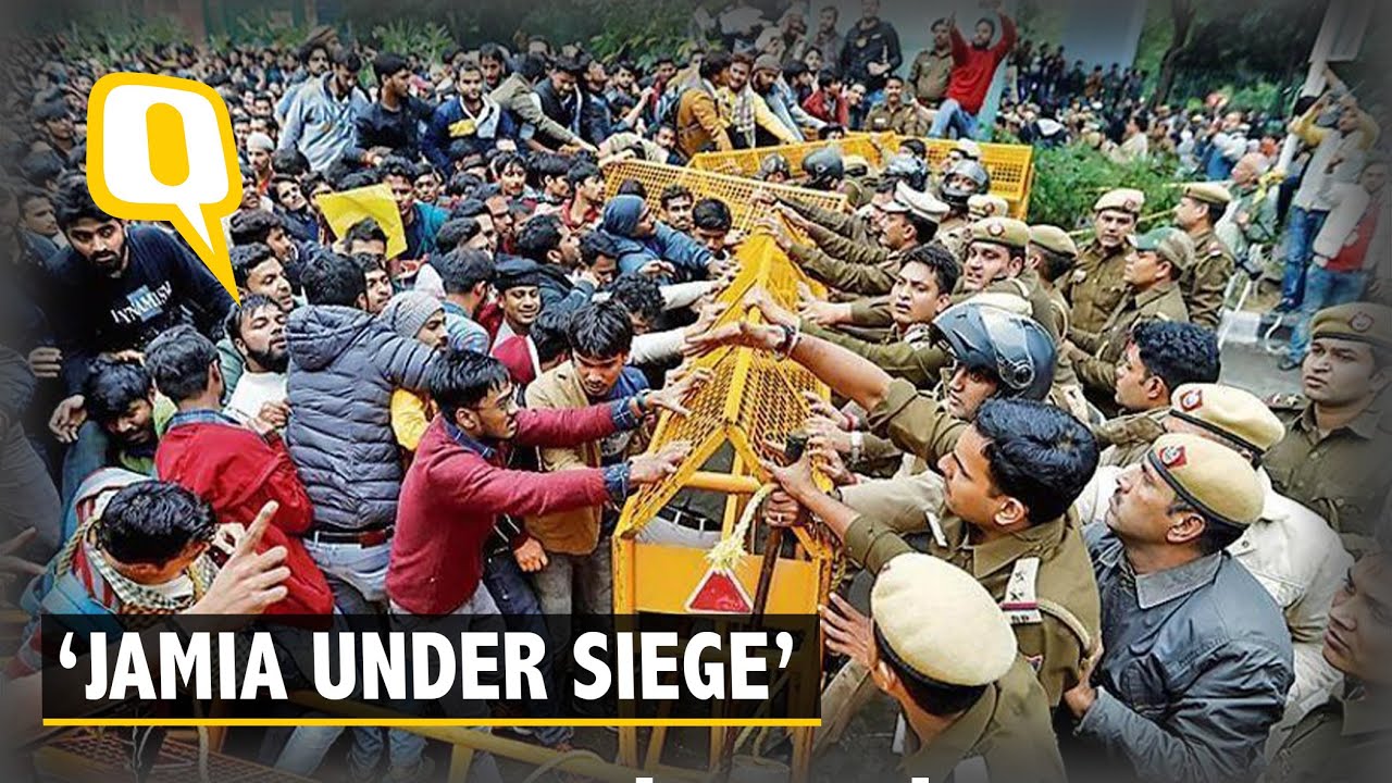 Jamia Under Siege: Many Hurt, Reporter Assaulted, Say Students | The Quint