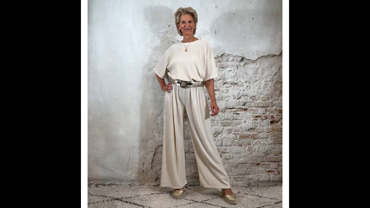 Yume Plus size broek en shirt creme .