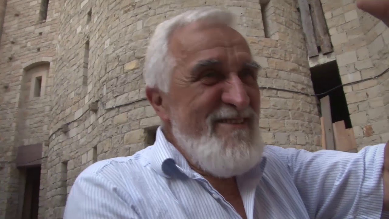 Kości&oacute;ł św. Franciszka z Asyżu i św. Klary w Tychach. Skr&oacute;t portretu Stanisława Niemczyka.
