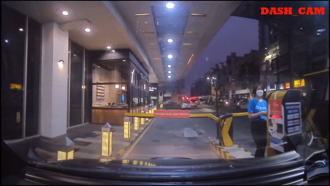 Parkir mobil diGedung parkir Emporium Pluit Mal #dashcam #parkinglot