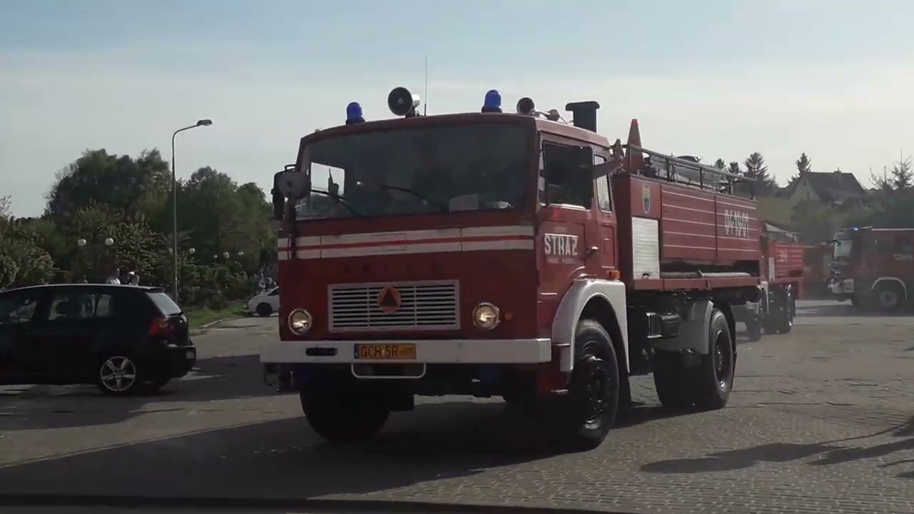43 Wozy Alarmowo!Parada wozów Strażacki ,,Capstrzyk