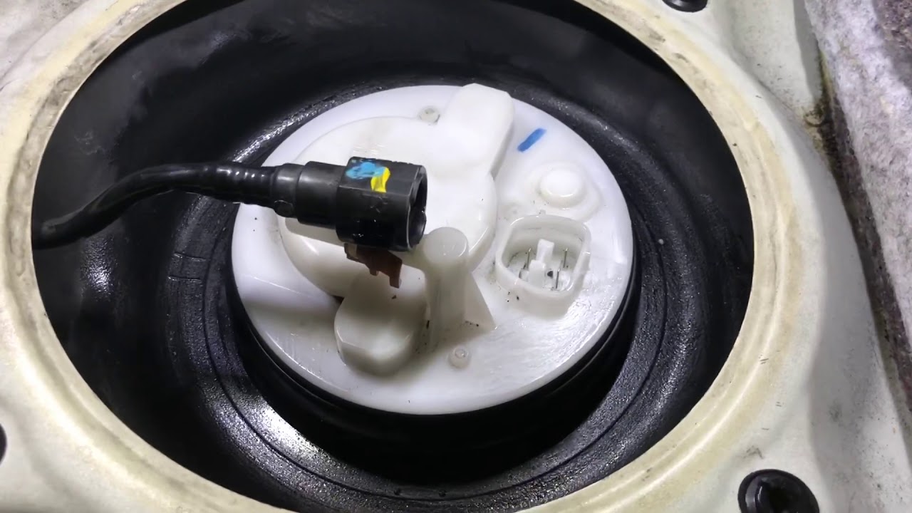 Honda stream RN6 fuel filter and fuel regulator DIY change