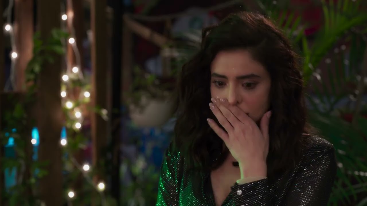 Aamna Shariff Hot Kissing in Aadha Ishq Season 1 - Episode 5