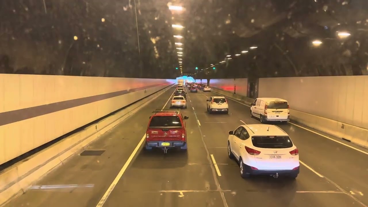 M2 Motorway Tunnel Situationer, slow moving of vehicles