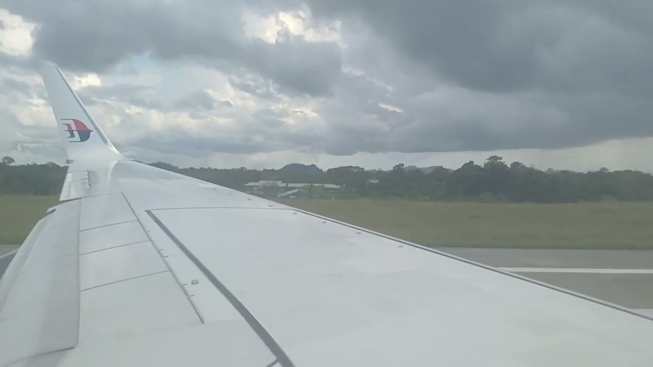 Malaysia Airlines B737-800 taking off. 
