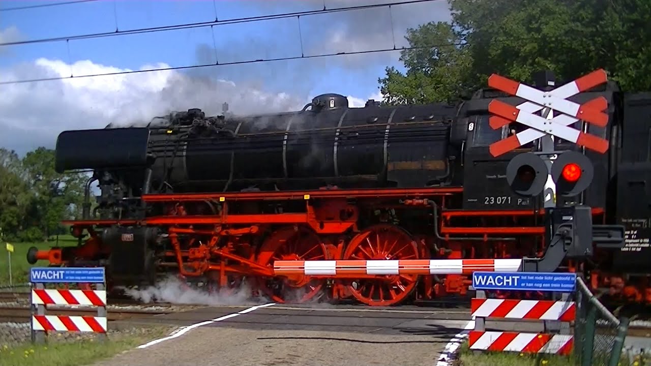 Spoorwegovergang Holten // Dutch railroad crossing // VSM 23 071 + 076 met Westfalendampf