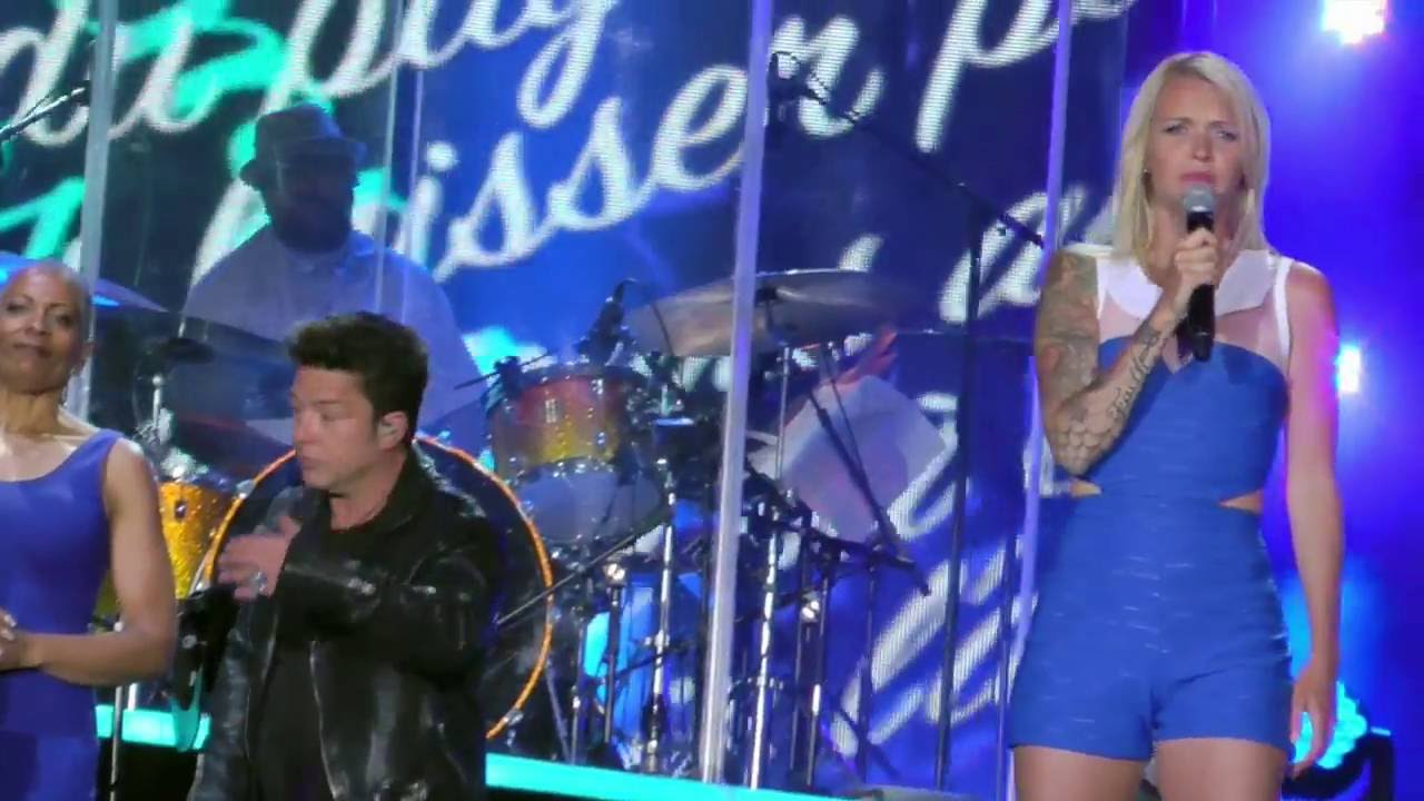 Brigitte Boisjoli OXYGENE Show ST-JEAN Fête Nationale Du Québec Montréal 2016