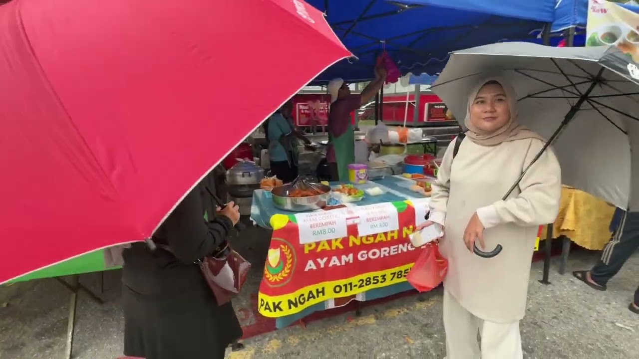 Bazaar Ramadhan Kota Damansara Seksyen 4 | Sate, Ayam Gunting, Bomboloni & Nasi Kerabu (Meriah Gila)