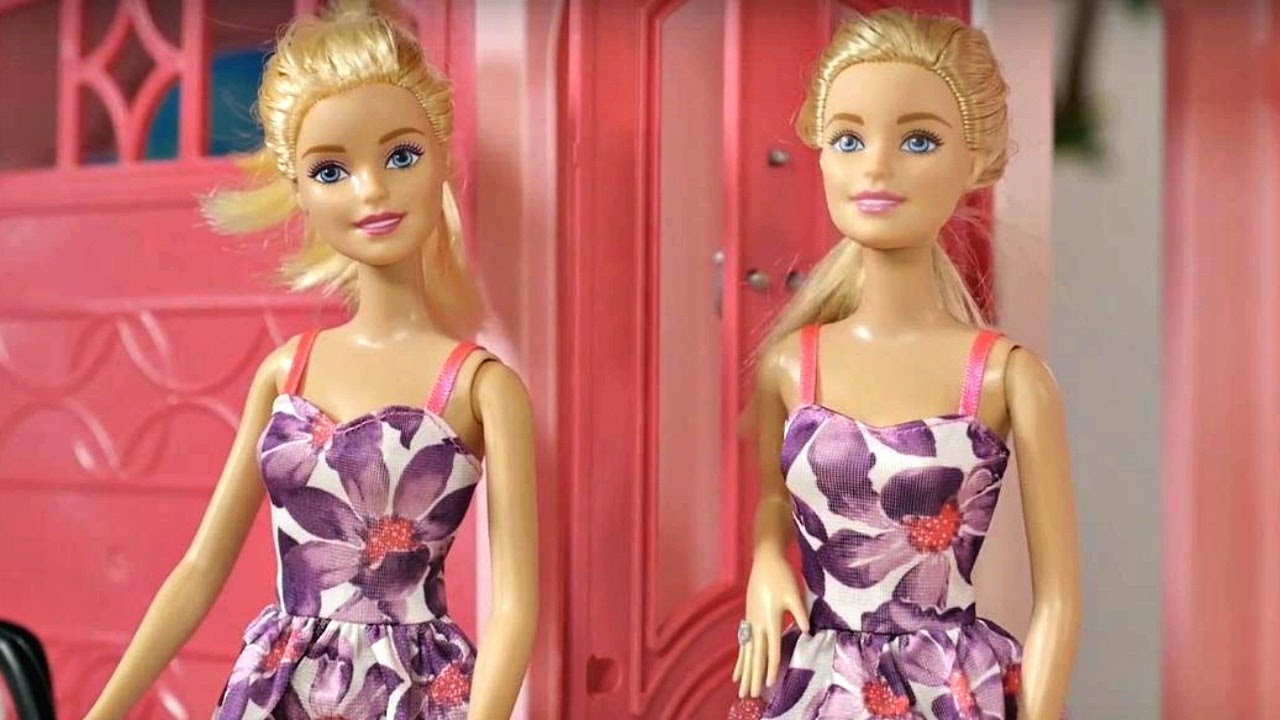 New dresses for Barbies. Videos for kids.