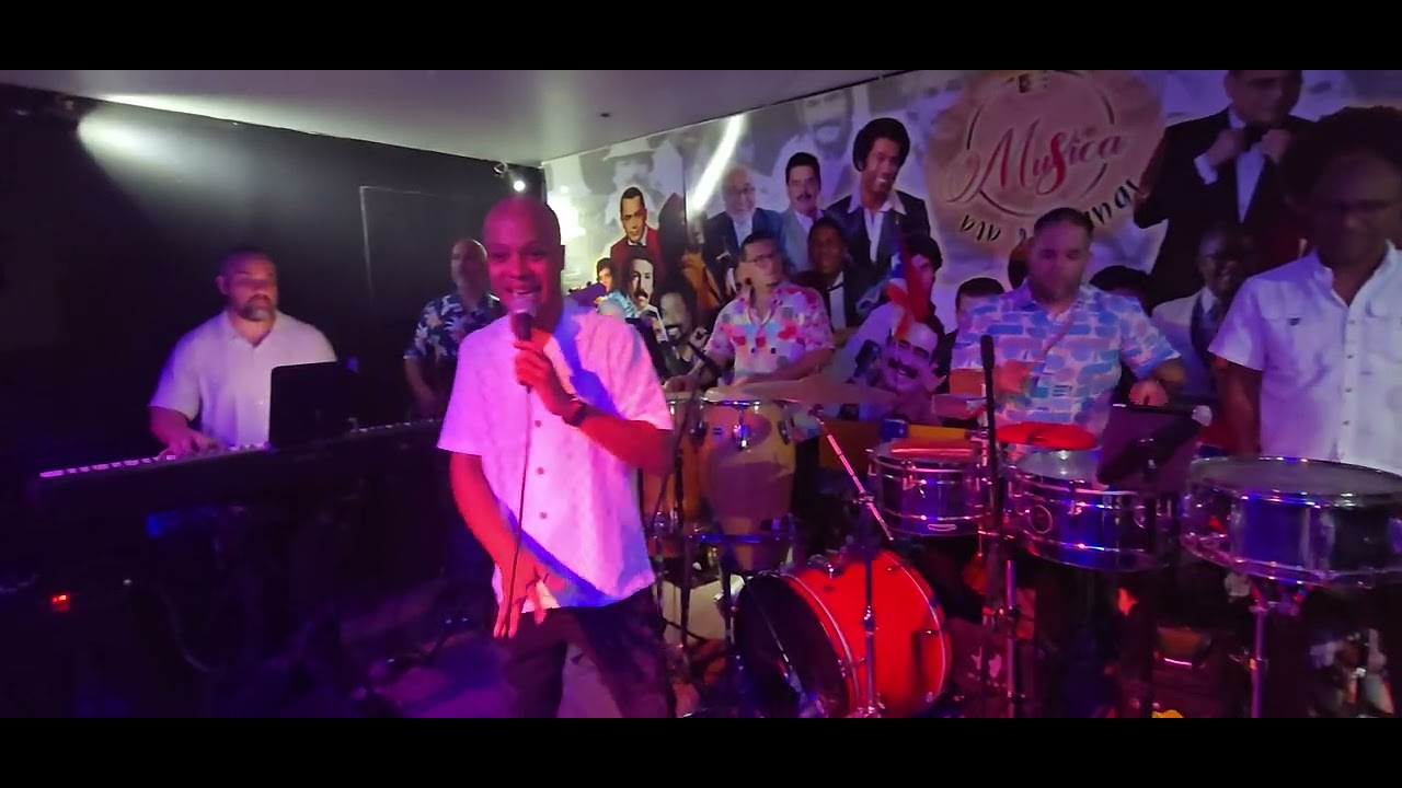 Carlos Garcia y Su Orquesta. En Musica Bar & Lounge.