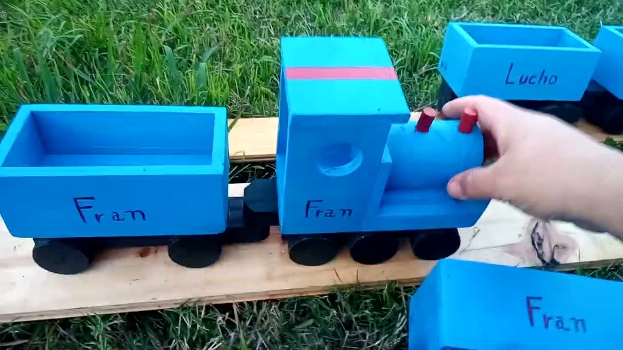 trenes de madera, ideas con recortes de carpinteria