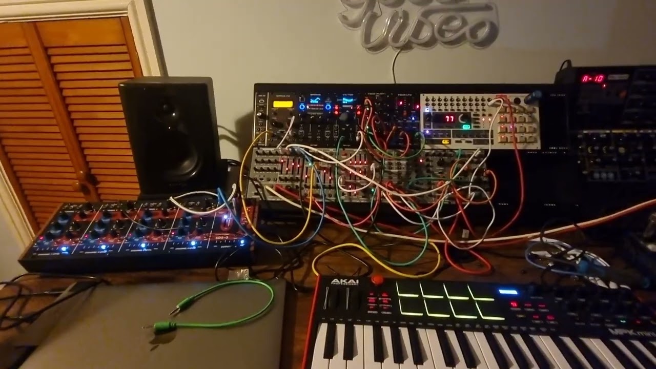 A jam on the modular with 2 new modules, four LFO and Dual VCO